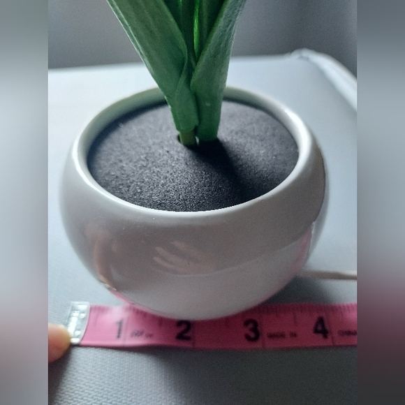 ⛔️SOLD⛔️ Tulip LED Night‑Light Lamp – Warm Glow Floral Decor - Picture 5 of 7